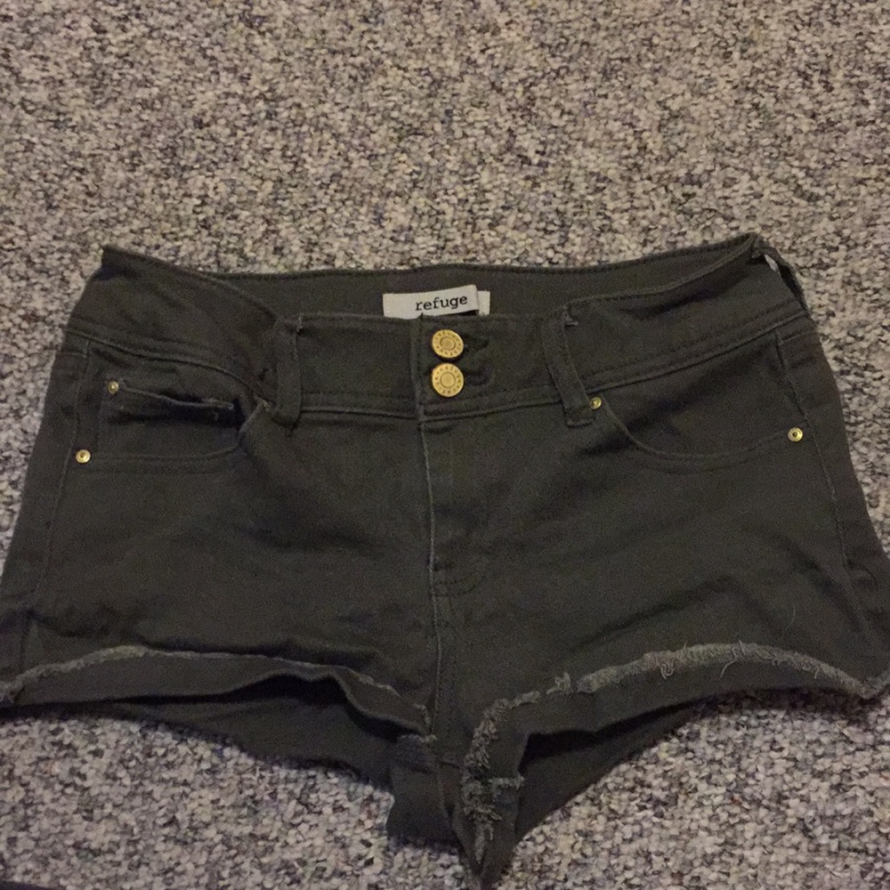 Refuge Olive Shorts • 2